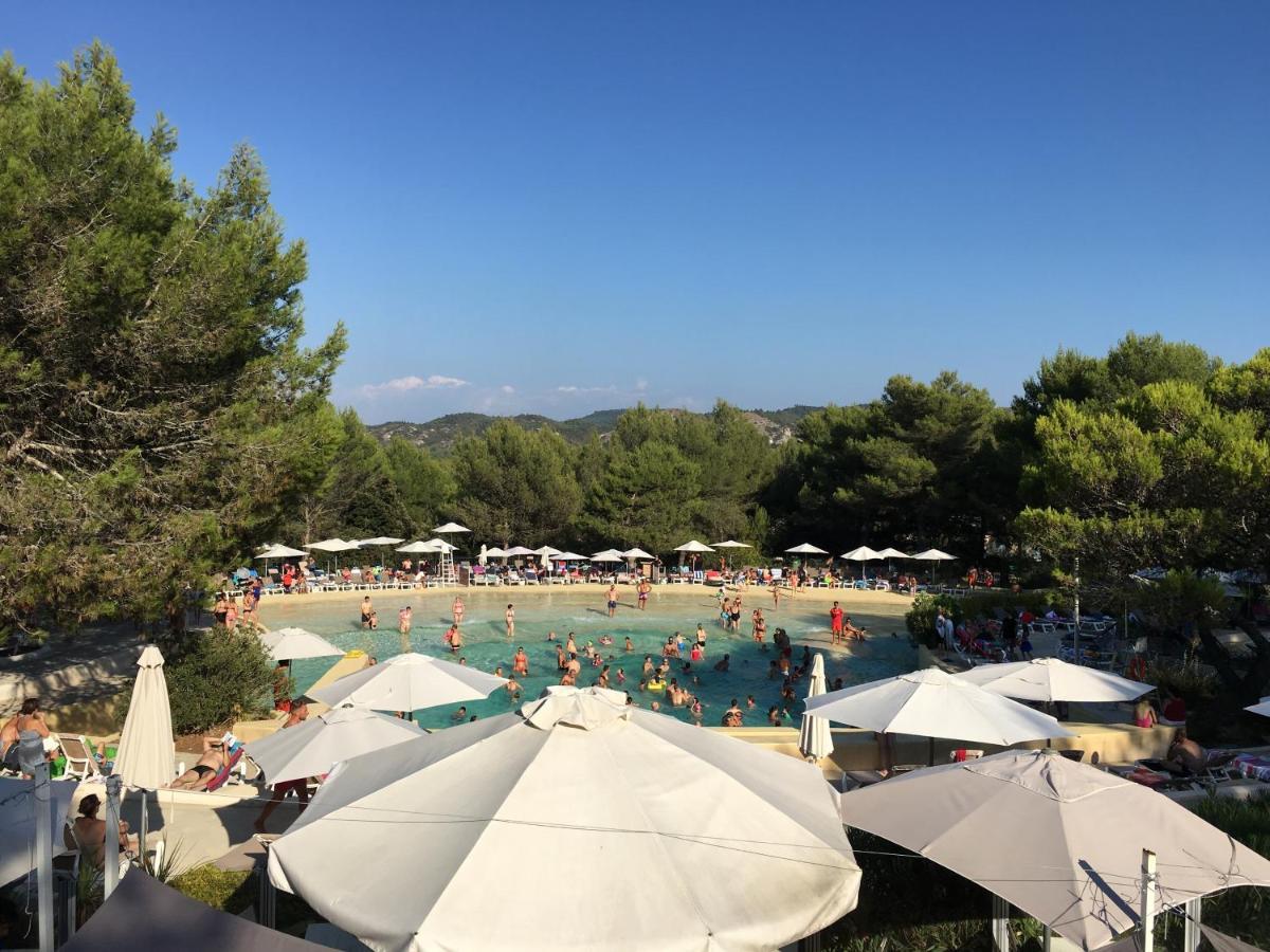 Studio Sur Le Domaine Du Golf De Pont Royal มัลล์มอร์ ภายนอก รูปภาพ