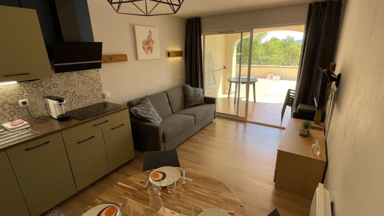 Studio Sur Le Domaine Du Golf De Pont Royal มัลล์มอร์ ภายนอก รูปภาพ